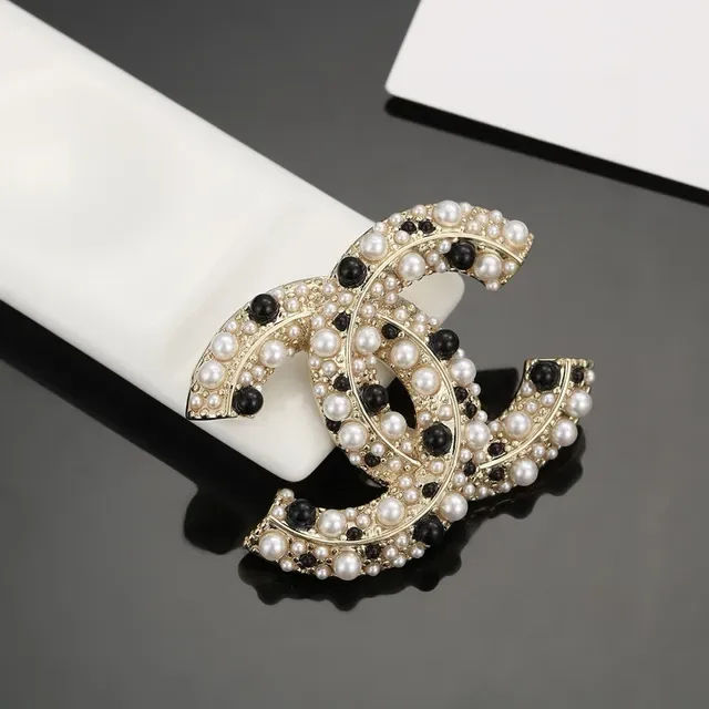 Chanel لؤلؤ وخرز أسود CC بروش 3