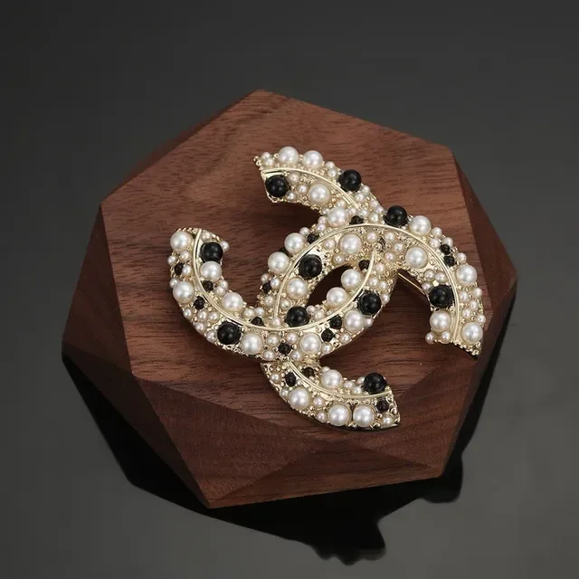 Chanel لؤلؤ وخرز أسود CC بروش 4