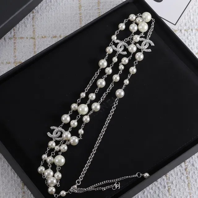 Chanel Pearl and Chain Interlocking CC Logo Necklace 5