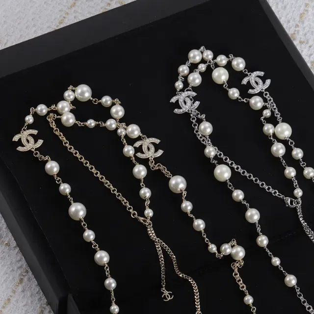 Chanel Pearl and Chain Interlocking CC Logo Necklace 8