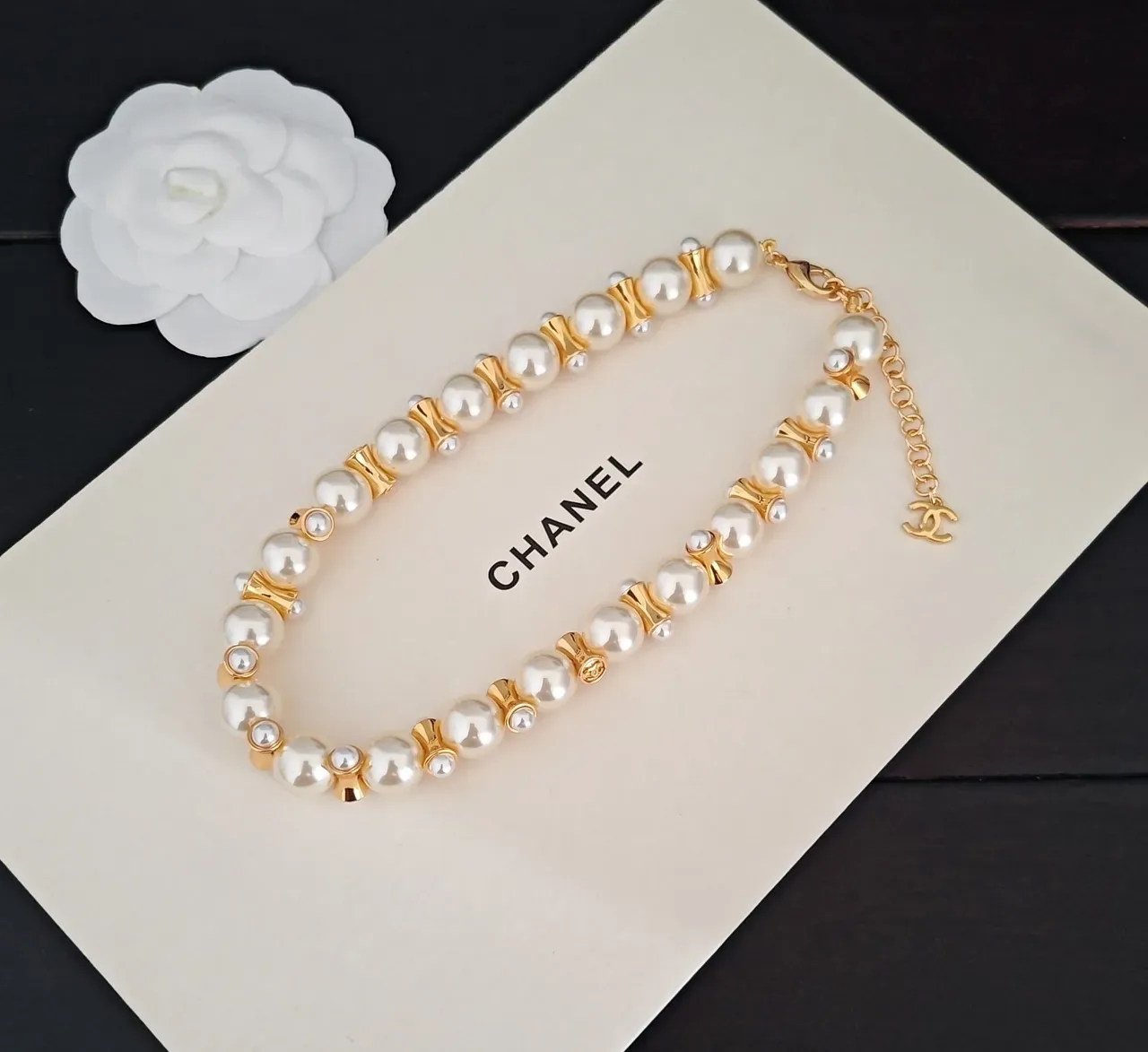 Chanel Perle et Gold-Tone CC Logo Bracelet 2