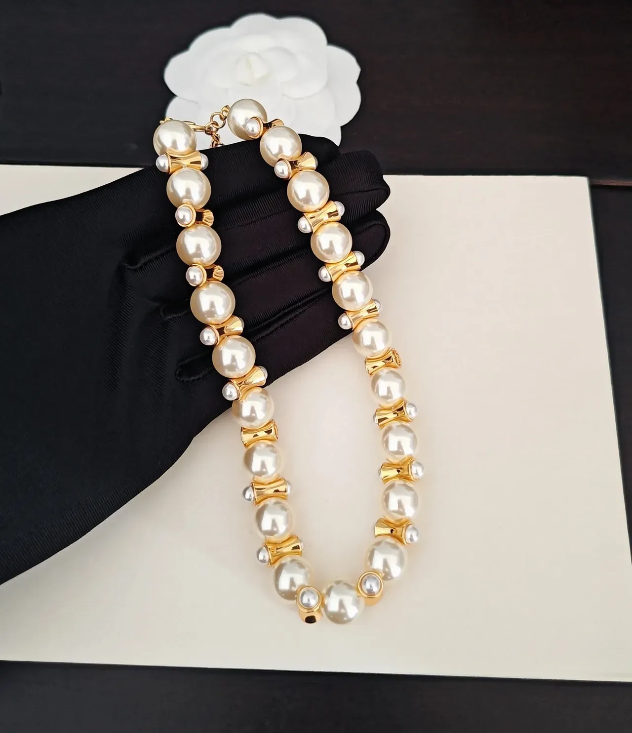 Chanel Perle et Gold-Tone CC Logo Bracelet 3