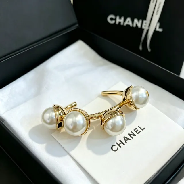 Chanel Pearl and Gold-Tone Open Cuff Bracelet 5