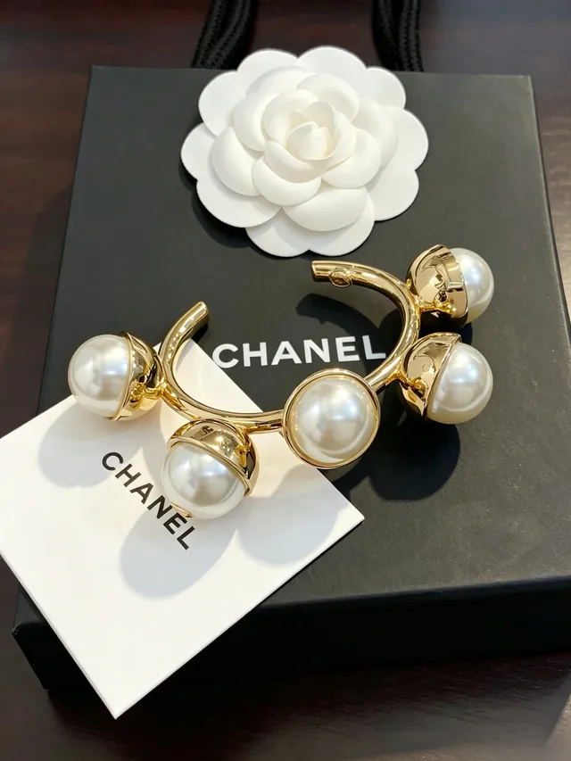 Chanel Pearl and Gold-Tone Open Cuff Bracelet 6