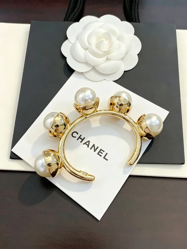 Chanel Pearl and Gold-Tone Open Cuff Bracelet 7