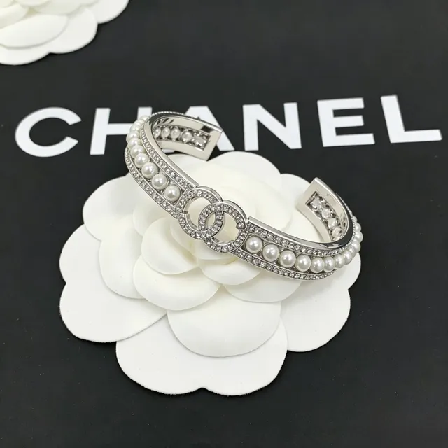 Chanel Pearl and Pavé Crystal Interlocking CC Cuff Bracelet 2