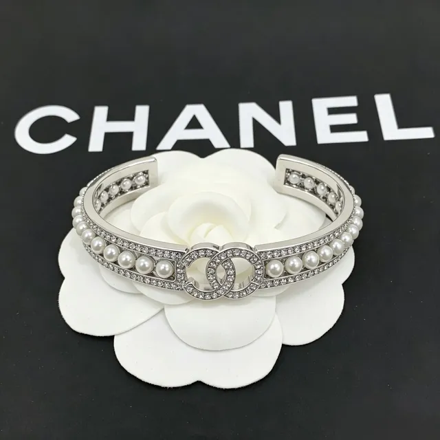 Chanel Pearl and Pavé Crystal Interlocking CC Cuff Bracelet 4
