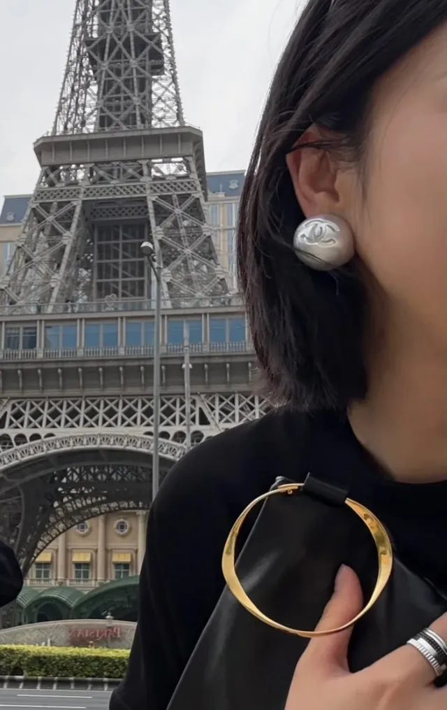 Chanel Pearl-Effect CC Logo Stud Earrings 8