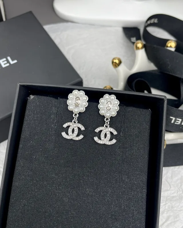 Chanel Pearl Flower CC Drop Earrings 6