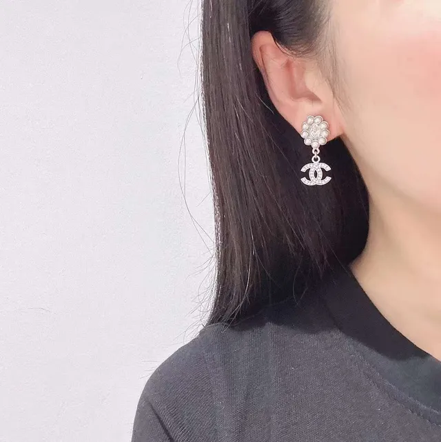 Chanel Pearl Flower CC Drop Earrings 9