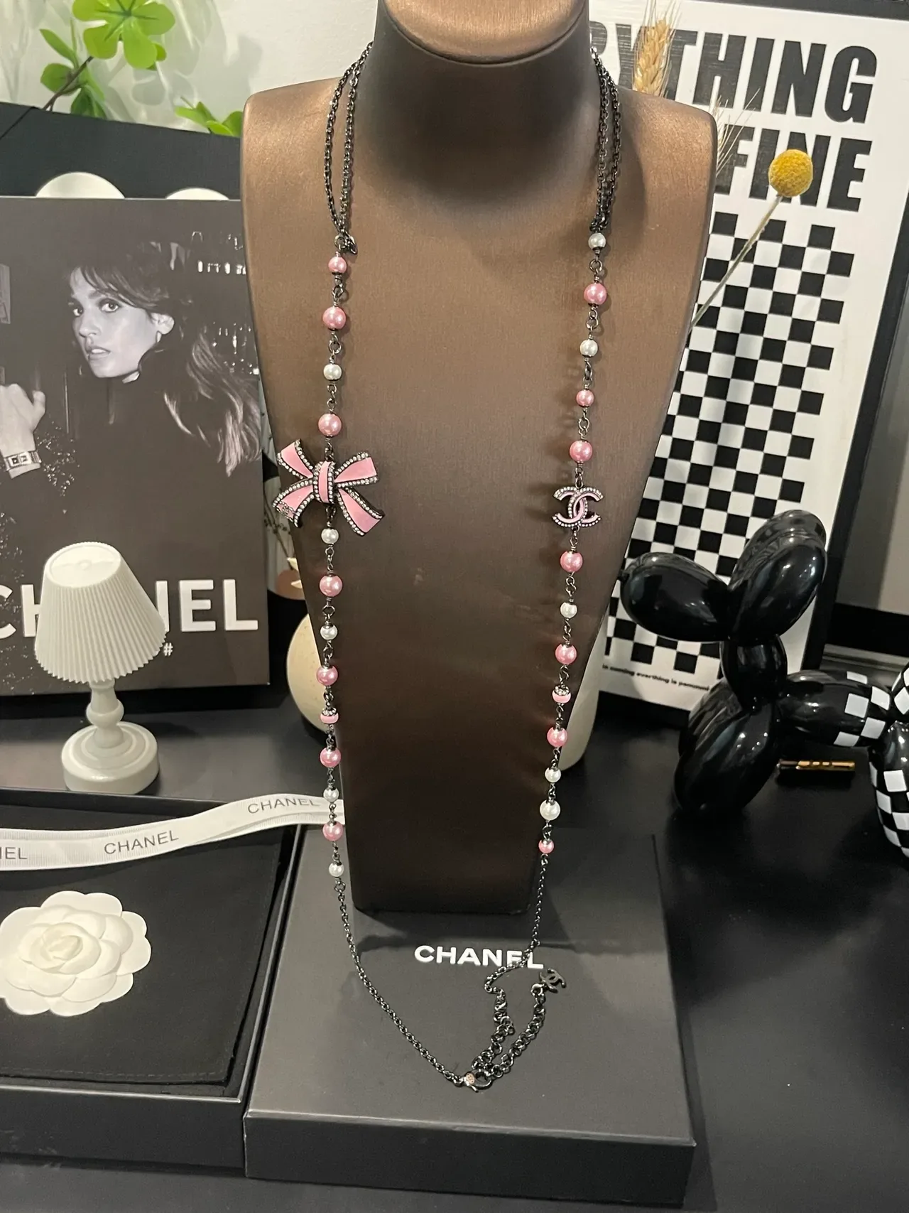 Collier Chanel Perles Rose et Blanc CC Logo Nœud 11