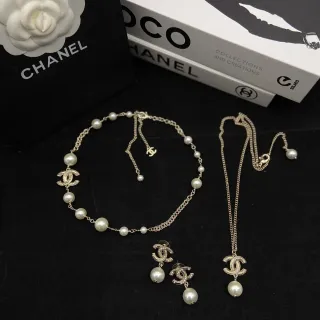 Chanel Silver White Pearl-Strung Interlocking CC Logo Necklace