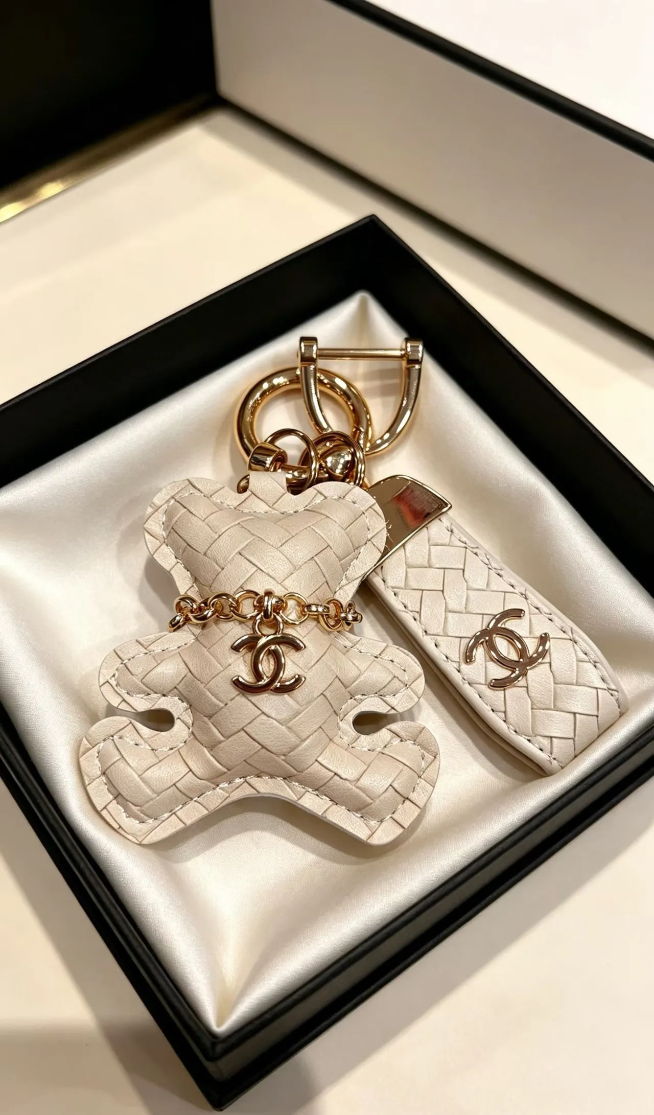 Chanel Teddy Bear Pink Gold Quilted Leather Interlocking CC Logo Handbag 2