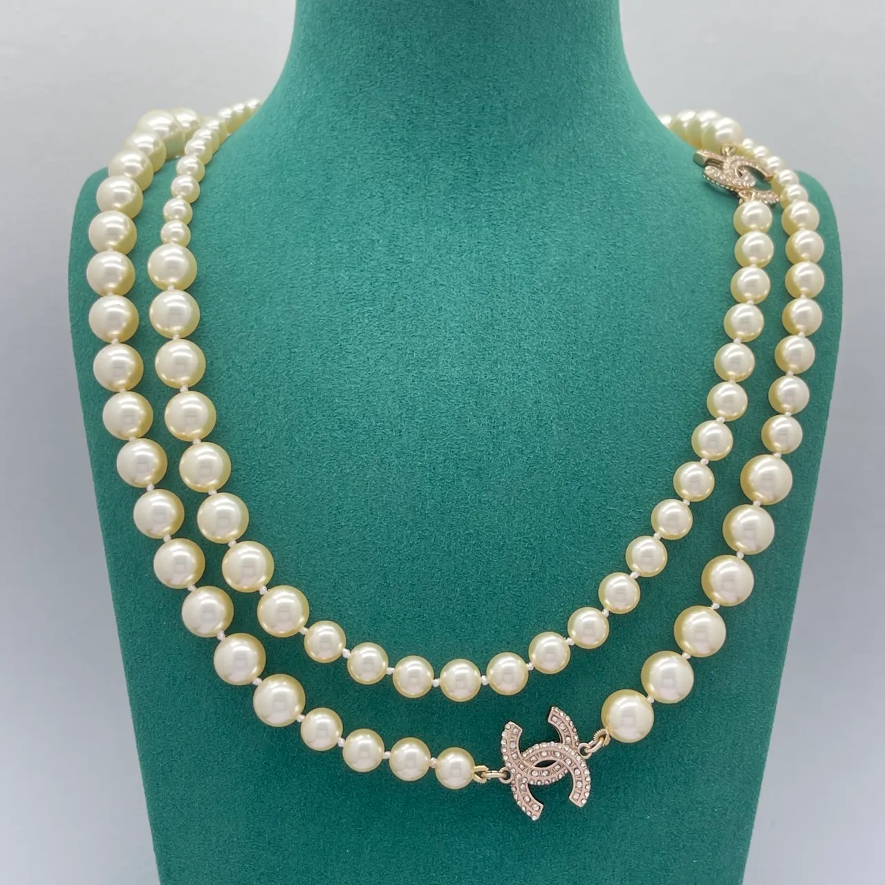 Chanel White Silver Pearl Strand Interlocking CC Logo Necklace 7