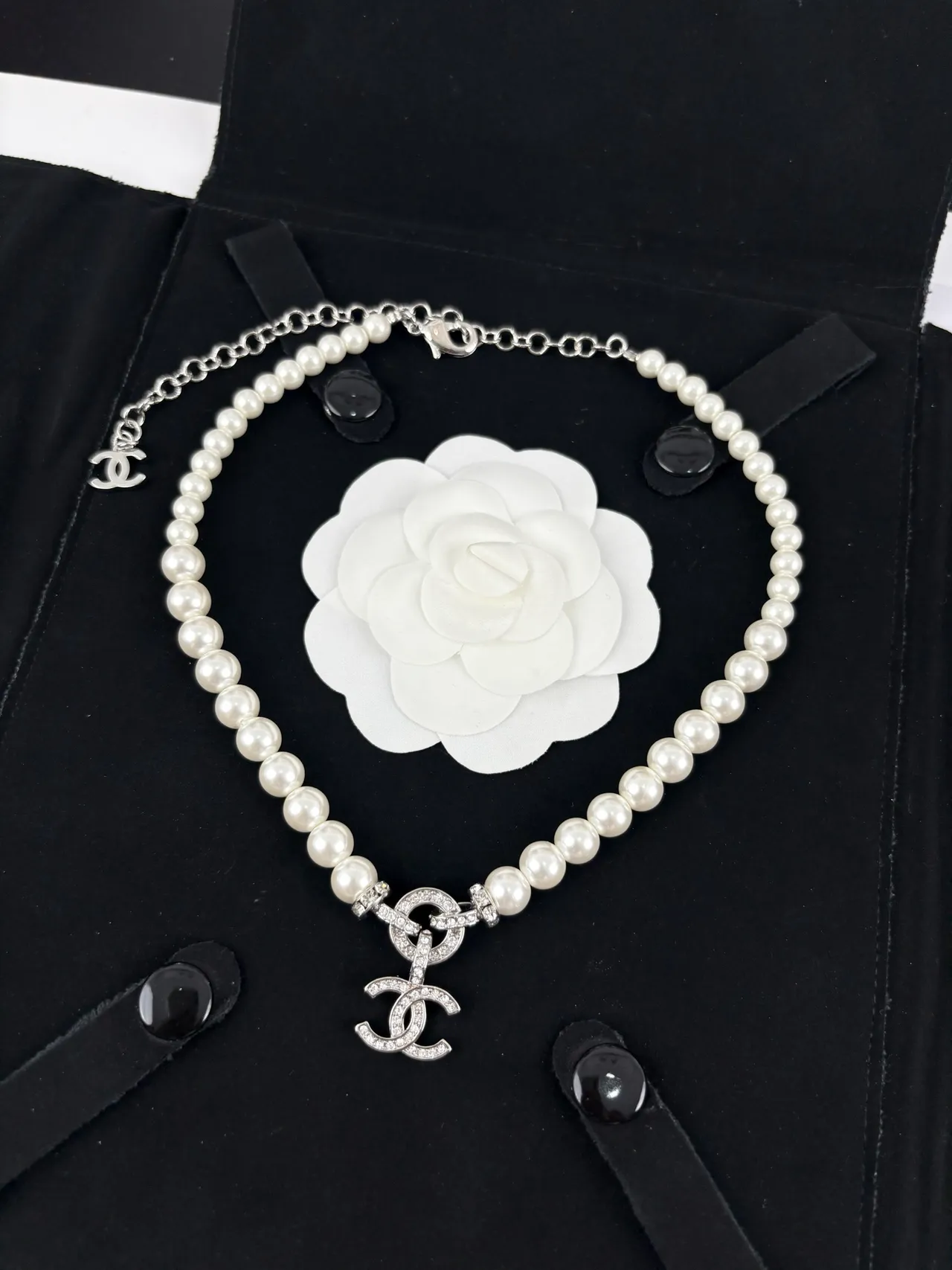 Chanel White Silver Pearl Strand Interlocking CC Logo Necklace 4