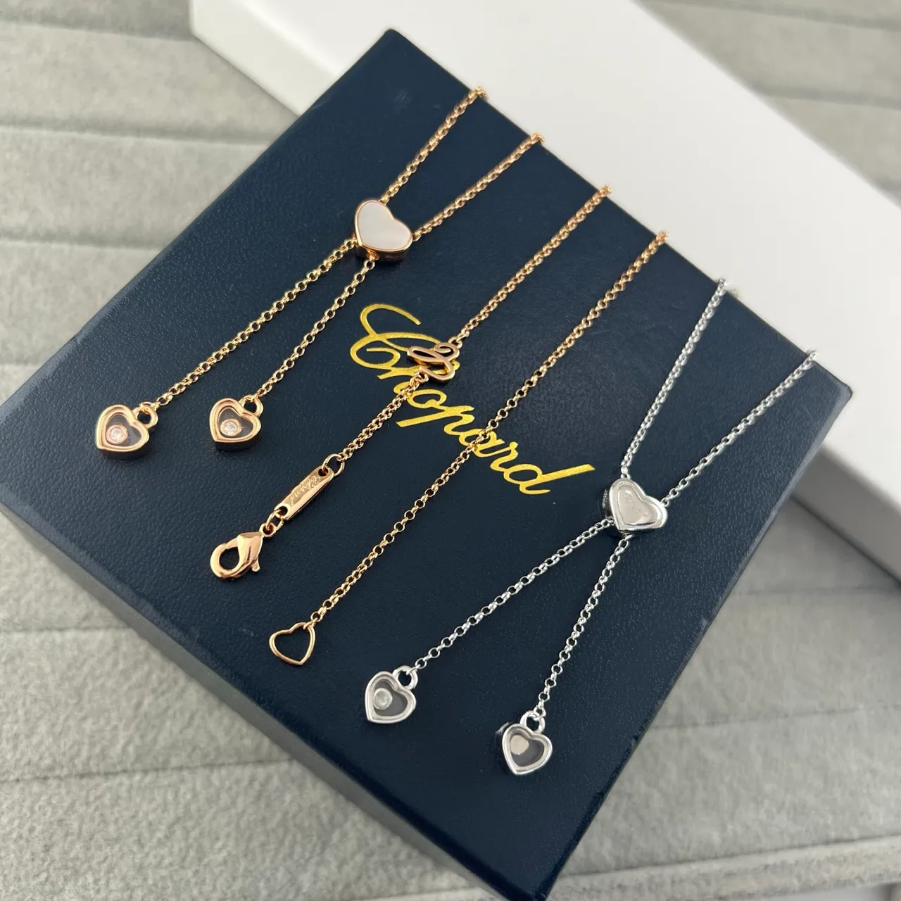 Chopard Happy Hearts Pendentifs en forme de cœur en or et argent Chaînes délicates à maillons Collier 6