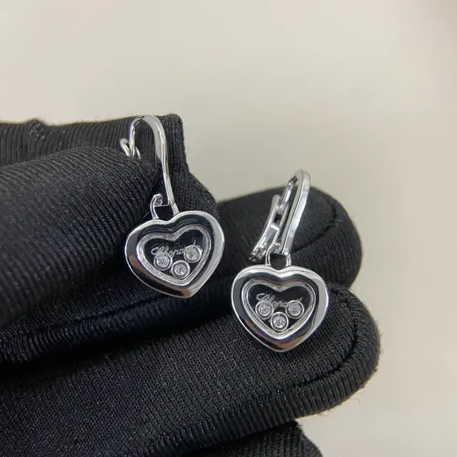 Chopard Happy Hearts Boucles d'oreilles en diamants en forme de cœur mobiles 3