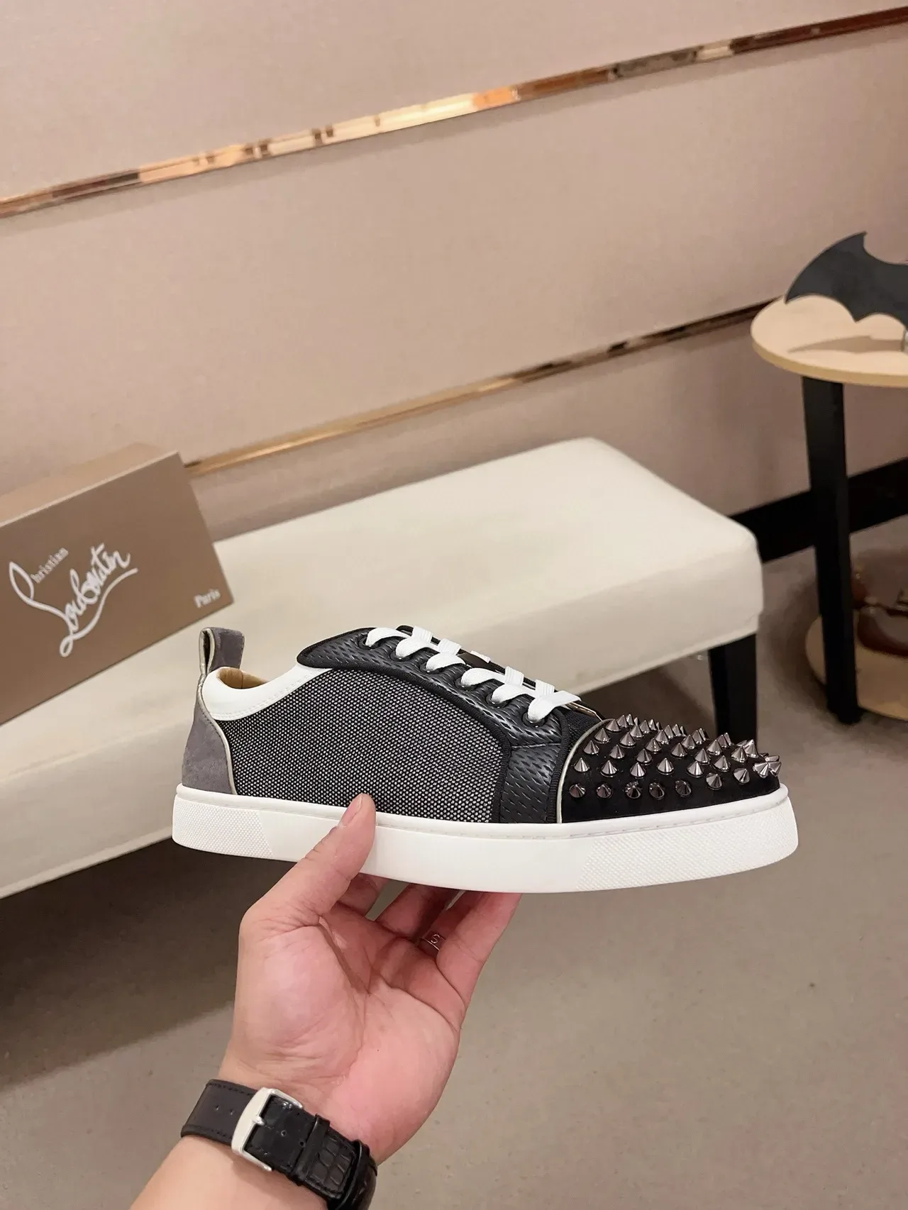 Christian Louboutin Noir Blanc Bout avec Spikes Tige en Matériau Mixte Sneakers Lifestyle 3