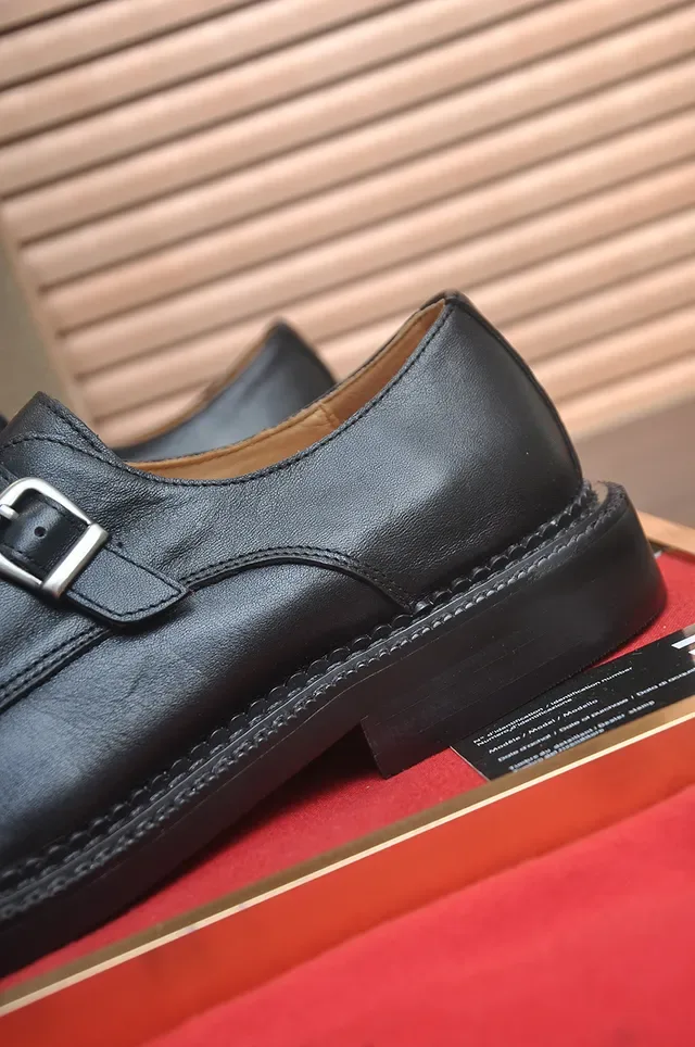 Christian Louboutin Chaussures Monk en Cuir Noir à Bride Simple 2