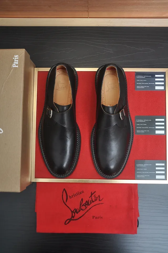 Christian Louboutin Chaussures Monk en Cuir Noir à Bride Simple 5
