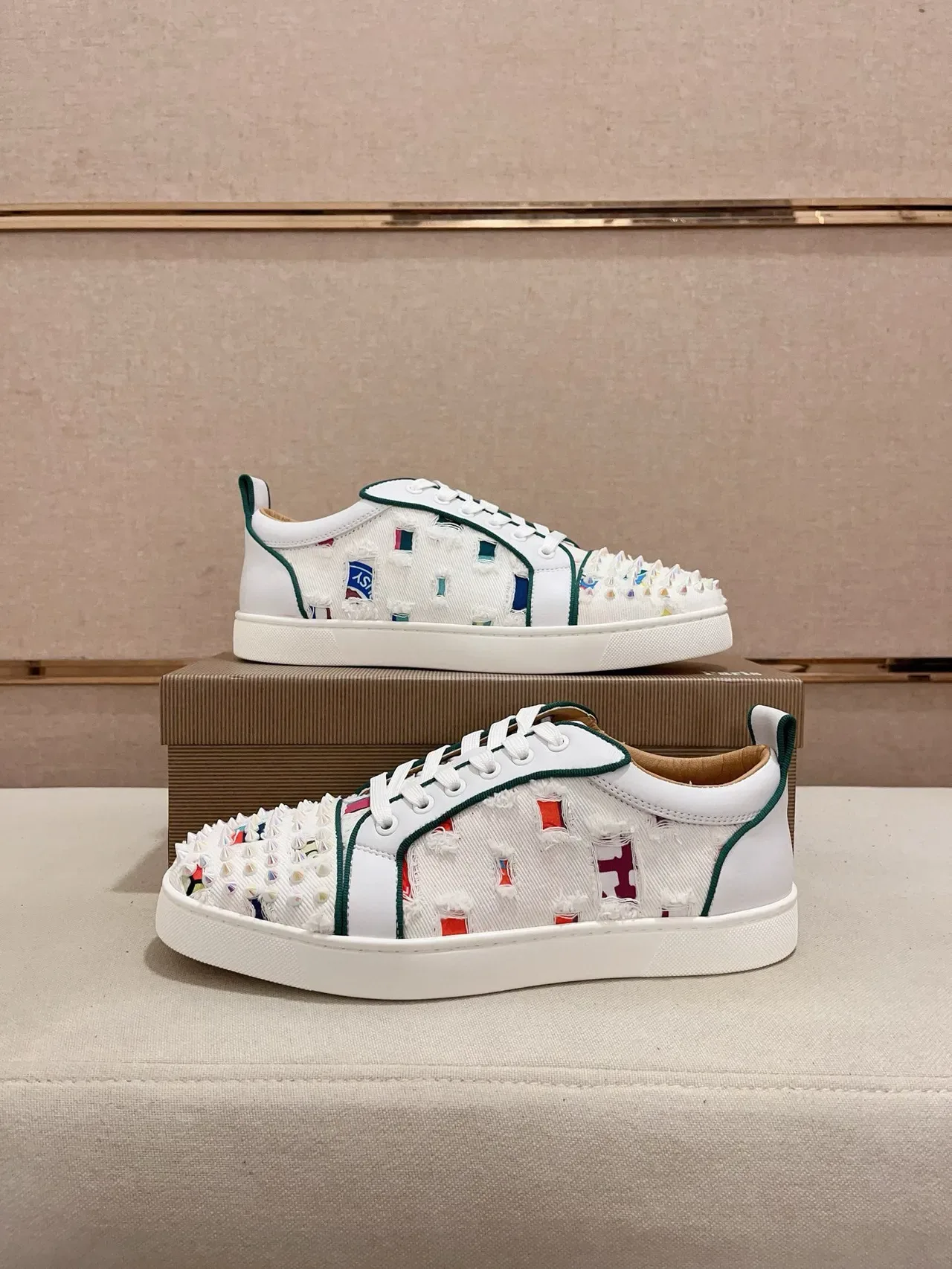 Christian Louboutin Blanc Vert Pointe à picots Panneaux de tissu déconstruits Sneakers lifestyle 7