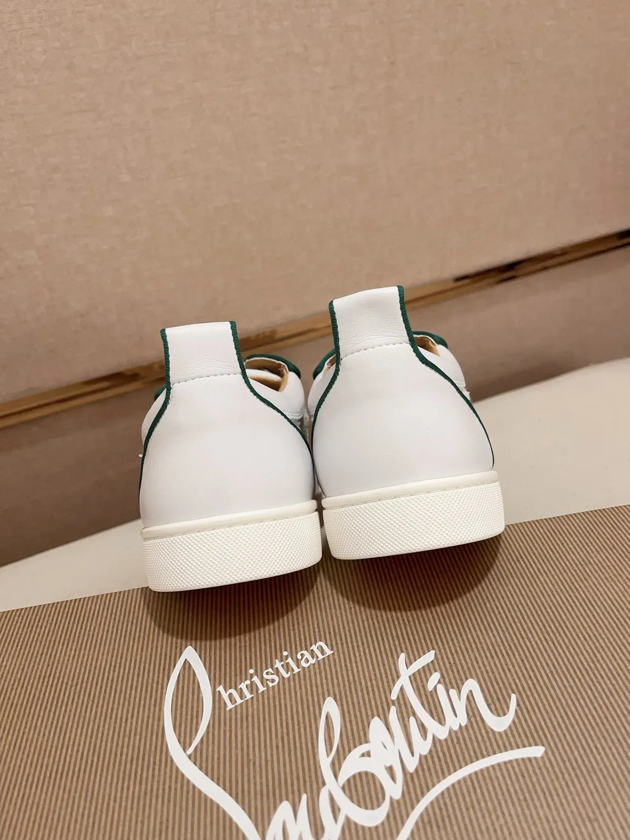 Christian Louboutin Blanc Vert Pointe à picots Panneaux de tissu déconstruits Sneakers lifestyle 8