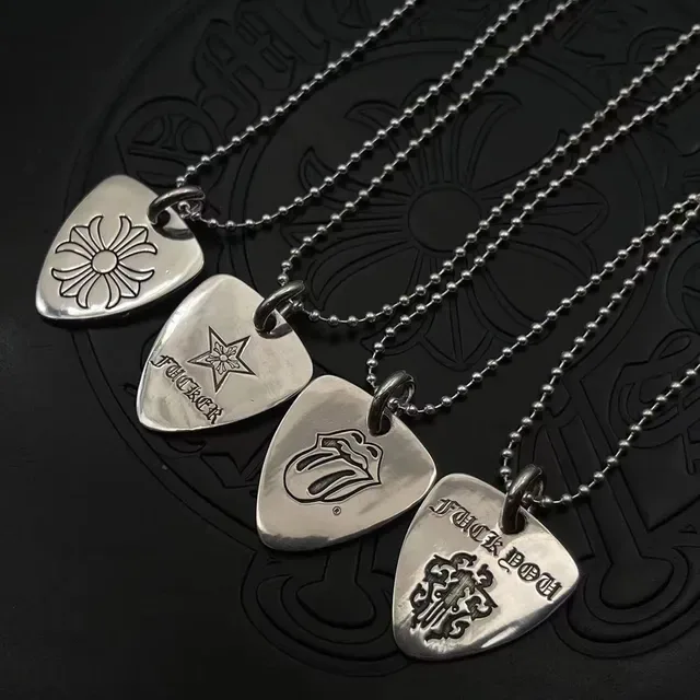 Chrome Hearts Pendentif de Púa de Guitare Argent Motifs Gravés 9