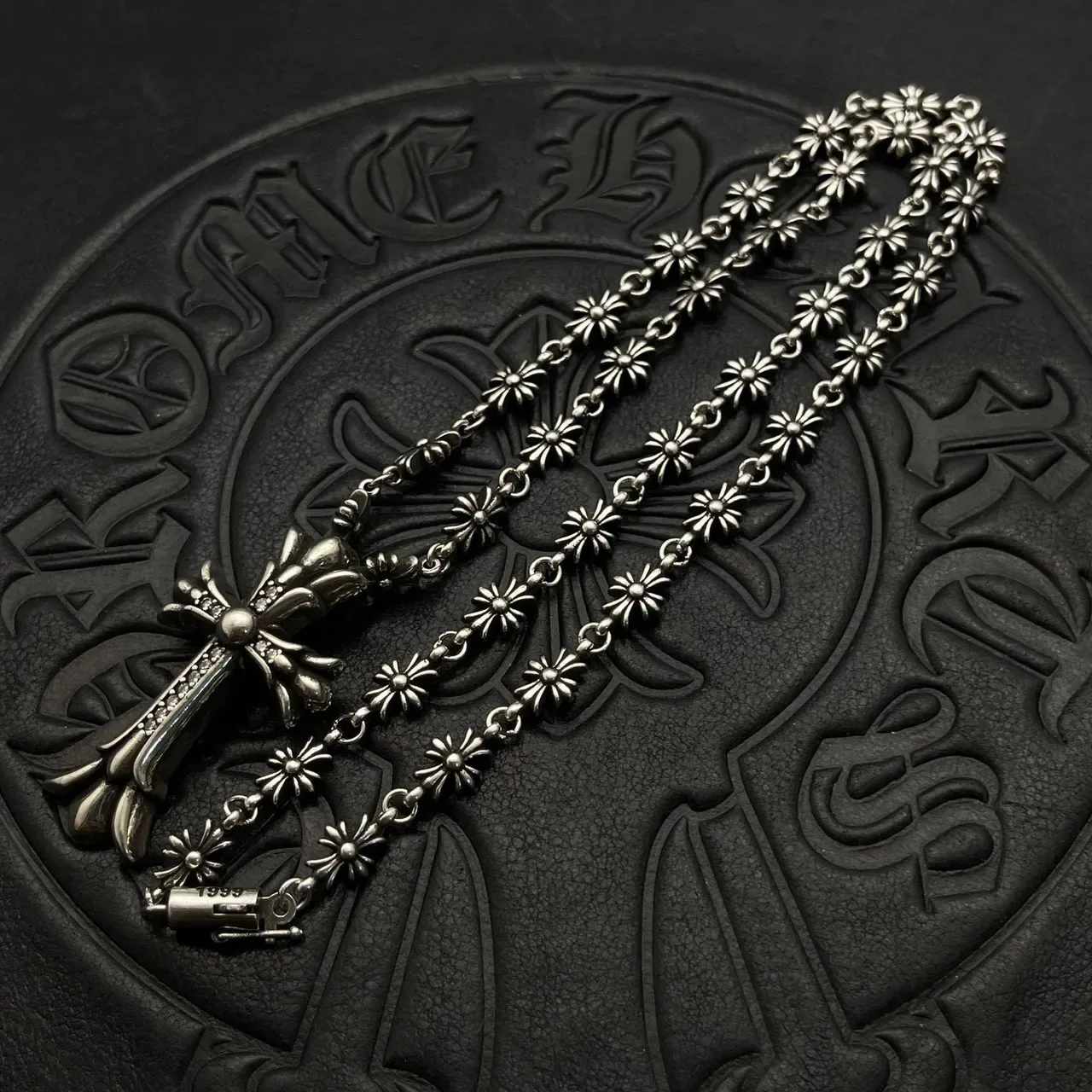 Colar Chrome Hearts Prata Preto Ornamentado Gótico Cruz Fleur-de-Lis Terminales 3