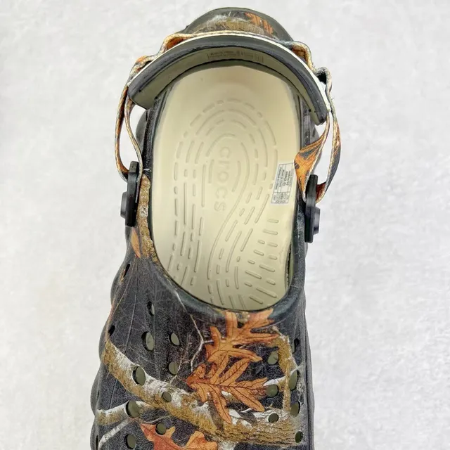 Crocs Black Multicolor Molded Foam Construction Camouflage Leaf Print Clog 6