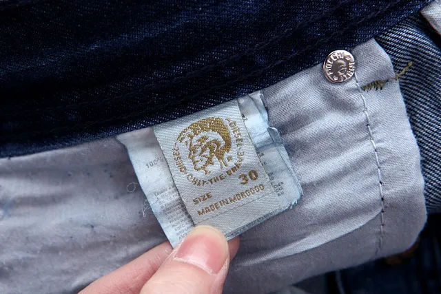 Diesel بنطال قصير جينز غسيل متوسط متضرر 17