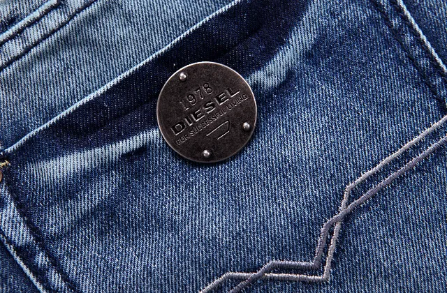 Diesel بنطال قصير جينز غسيل متوسط متضرر 22