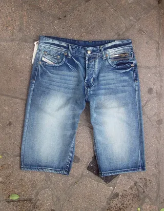 Diesel بنطال قصير جينز غسيل متوسط متضرر 24