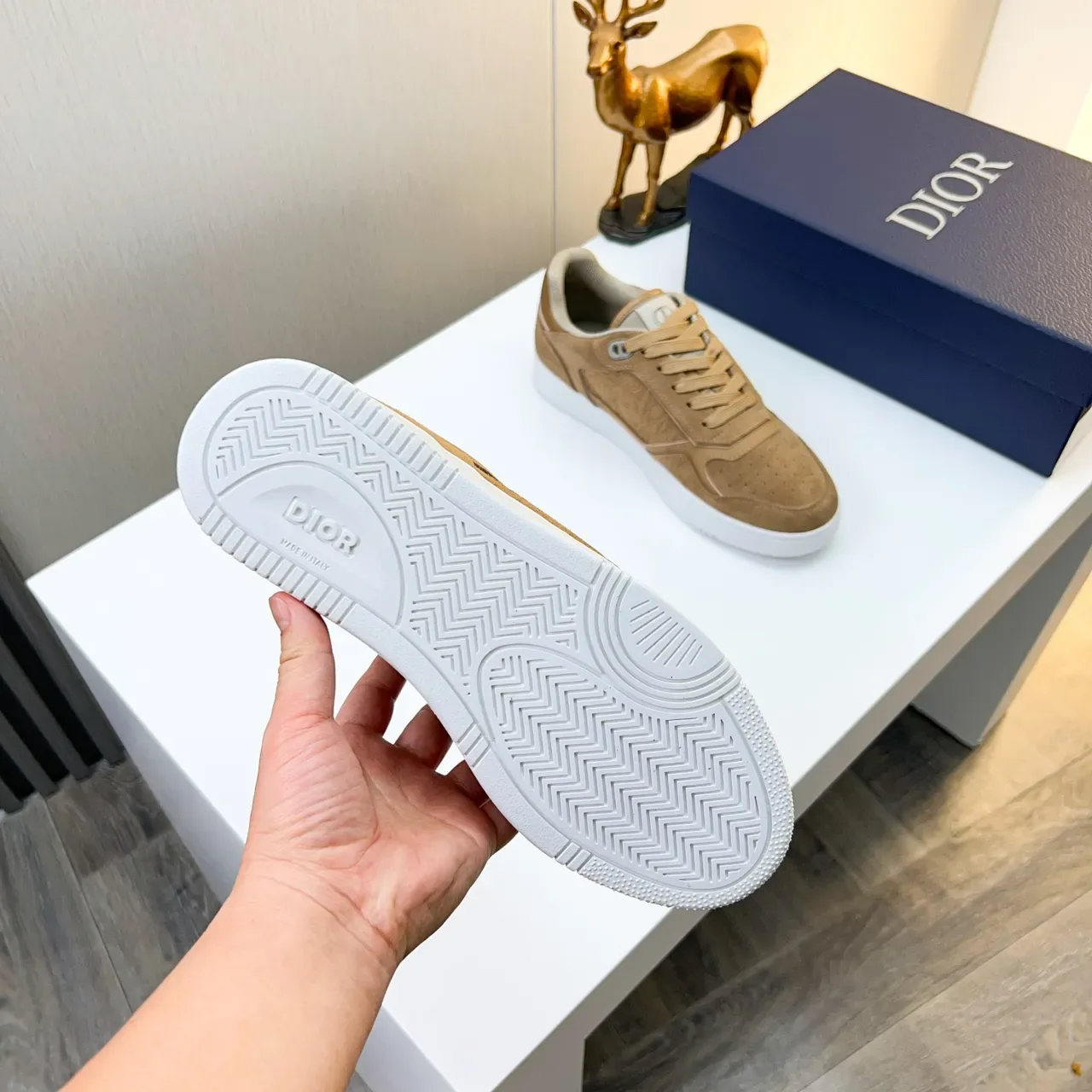 Dior B22-Style ট্যান স্যুড এমবসড মনোগ্রাম লাইফস্টাইল স্নিকার্স 3