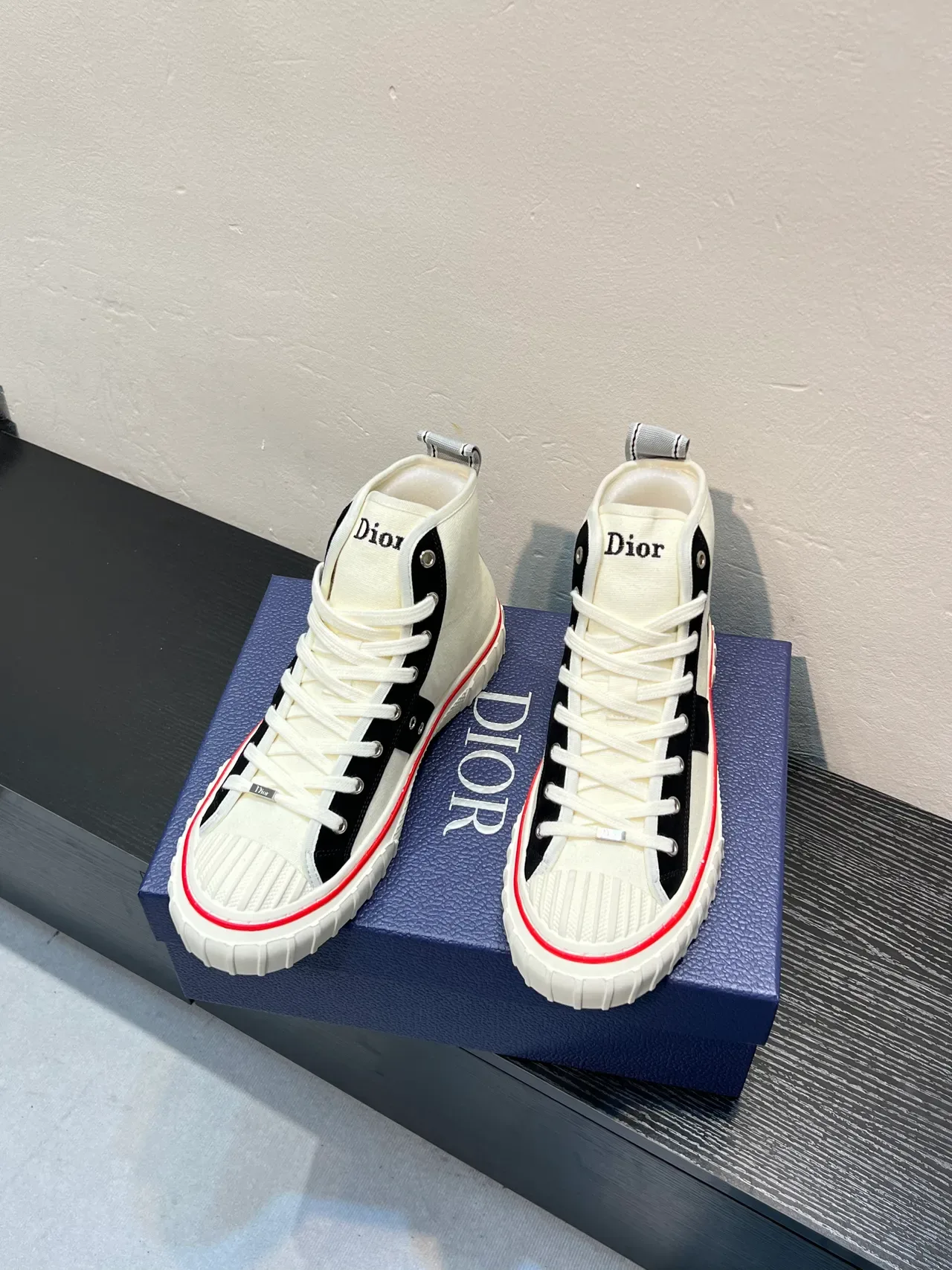 Dior B23 White Black High-Top Canvas Upper Lifestyle Sneakers 2