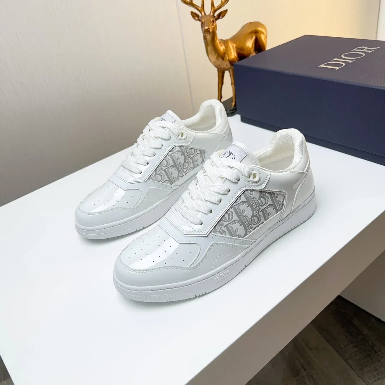 Dior B23 Tênis Lifestyle Branco Verniz Patent Brilhante com Monograma Oblíquo 5
