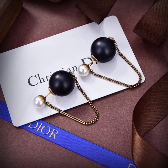 Dior Black Onyx and Pearl Gold Chain Dangle Earrings 4