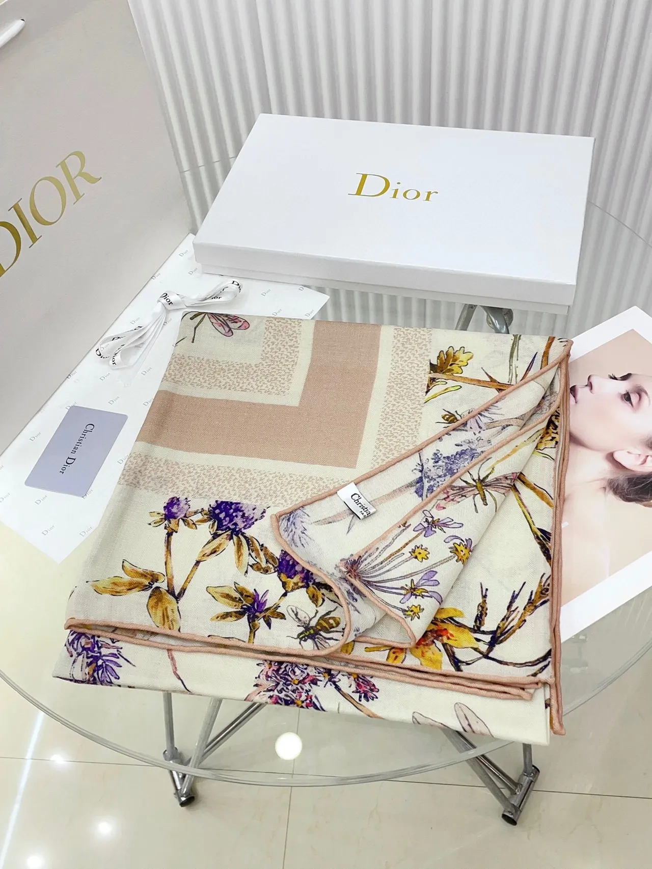 Dior imprimé floral et insecte écharpe de soie crème 5