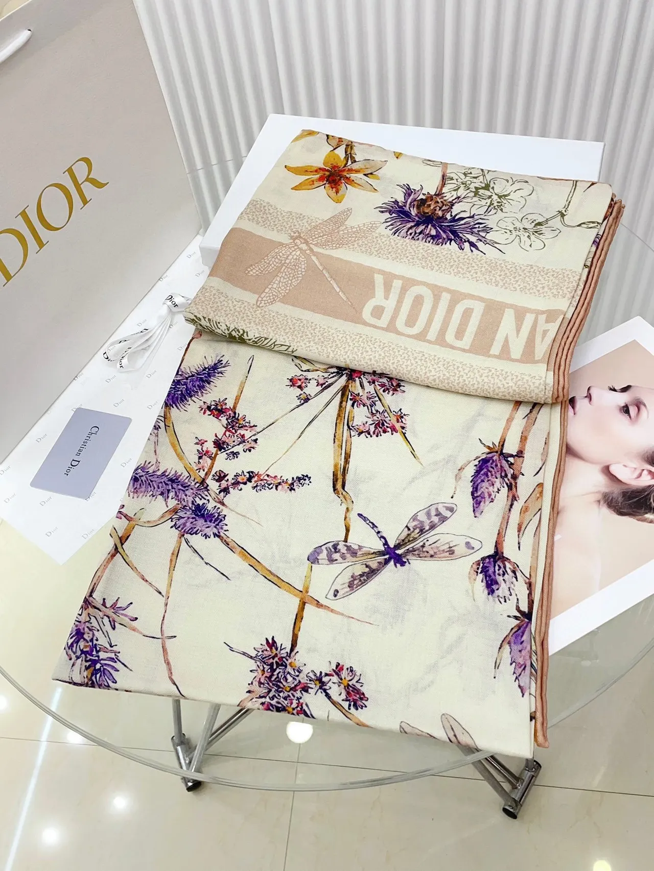 Dior imprimé floral et insecte écharpe de soie crème 6