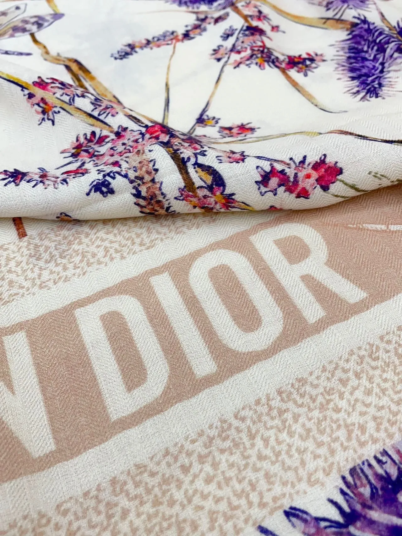 Dior imprimé floral et insecte écharpe de soie crème 9