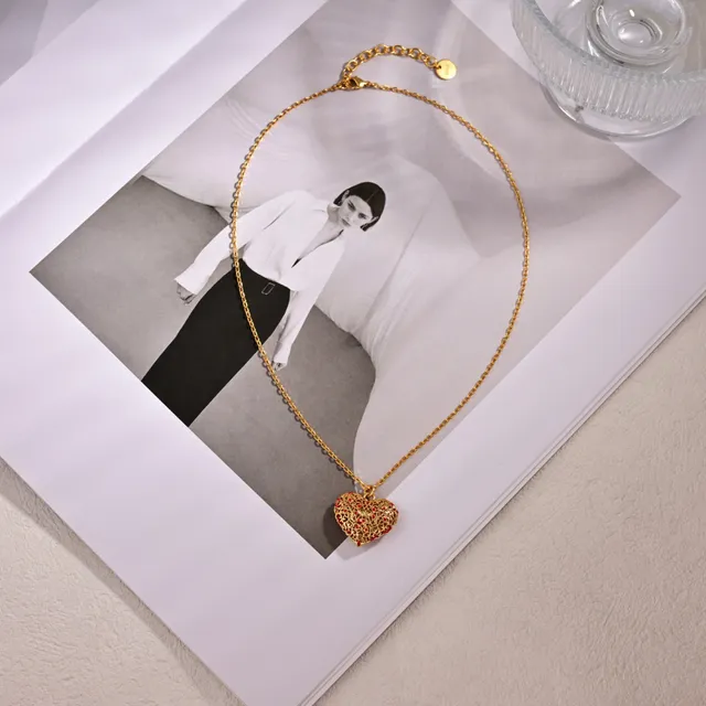 Dior collier pendentif cœur filigrané or et rouge 2
