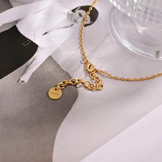 Dior collier pendentif cœur filigrané or et rouge 4