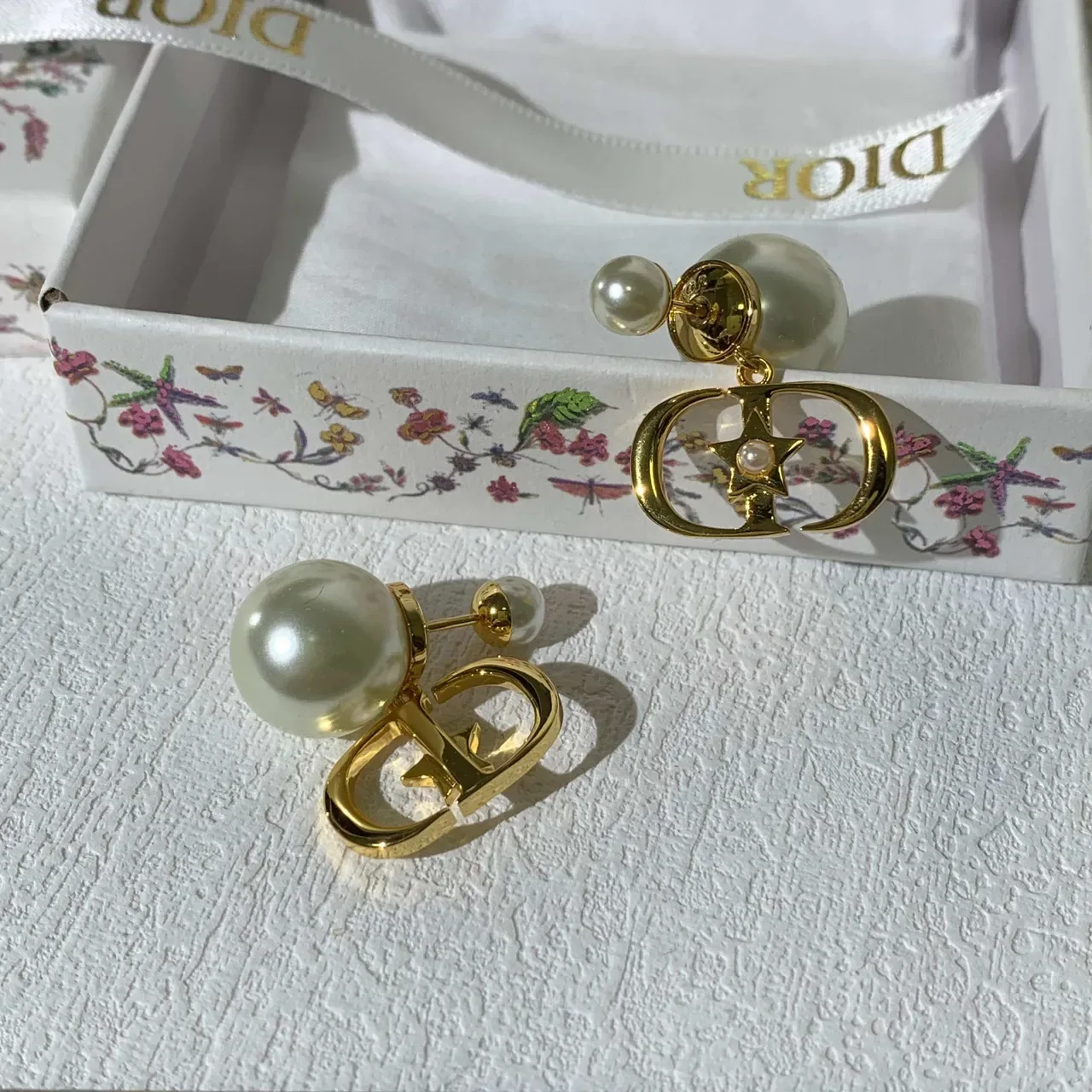 Dior Gold-Tone Pearl Oval Motif Earrings 2
