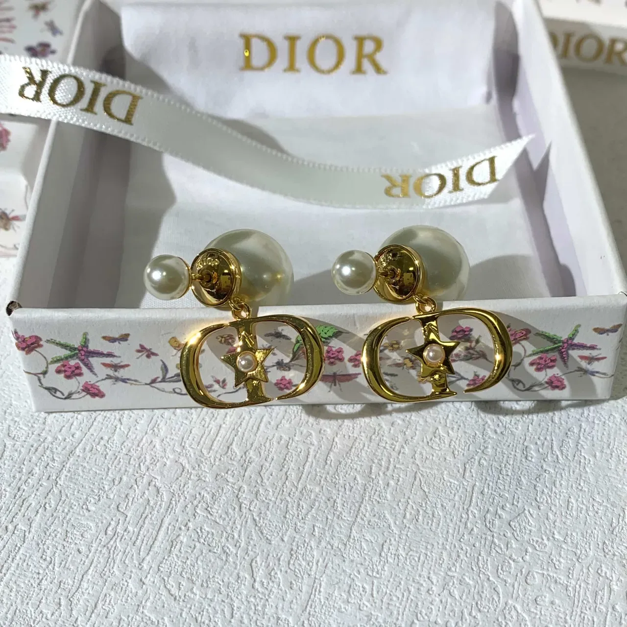 Dior Gold-Tone Pearl Oval Motif Earrings 3