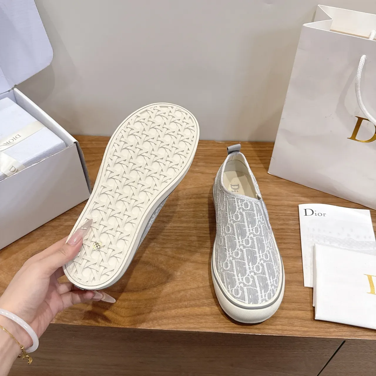 Sneakers lifestyle Dior gris et blanc slip-on monogram jacquard 2