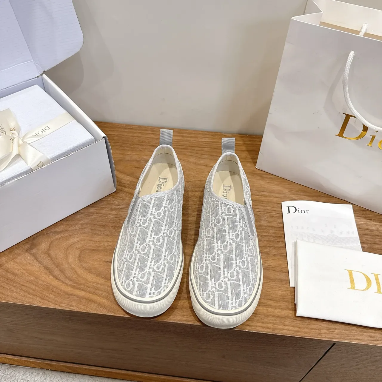 Sneakers lifestyle Dior gris et blanc slip-on monogram jacquard 5