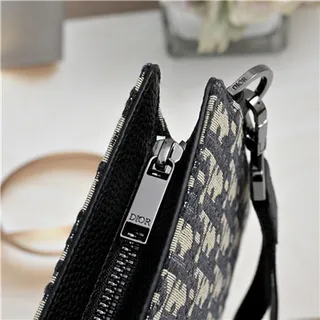 Dior Oblique Sac de poignet en cuir noir monogrammé structuré rectangulaire silhouette 21