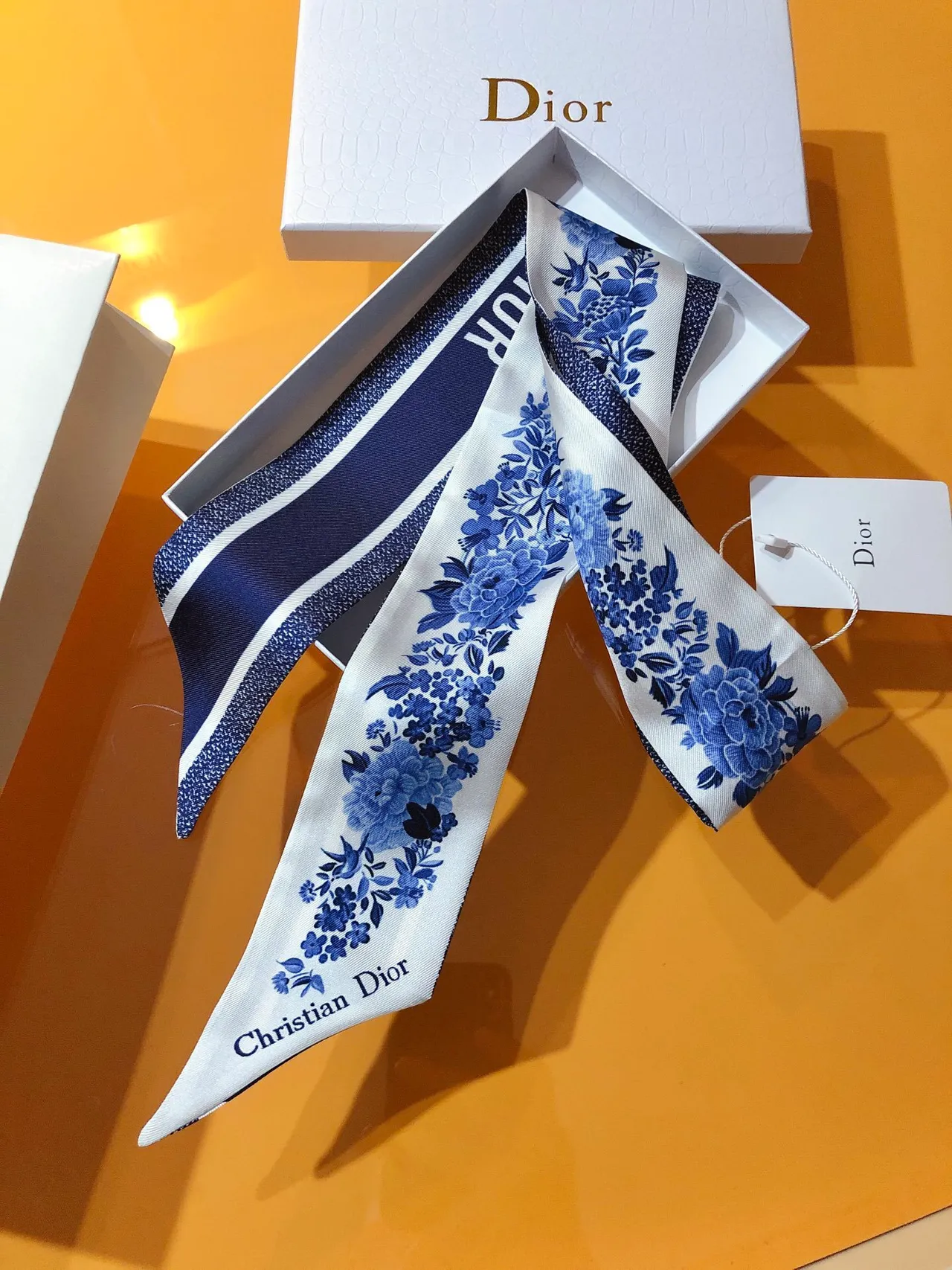 Dior Oblique Logo e lenço de seda com estampado floral azul 7