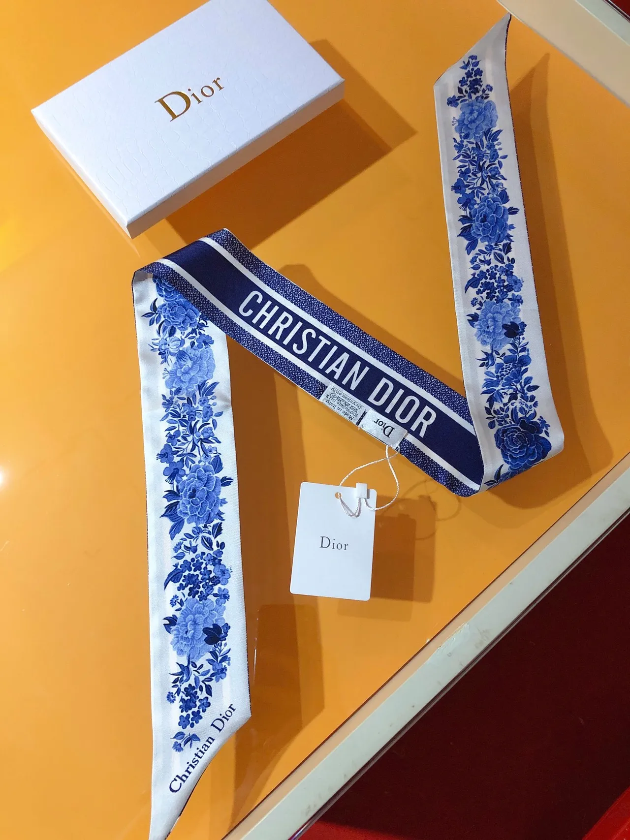 Dior Oblique Logo e lenço de seda com estampado floral azul 8