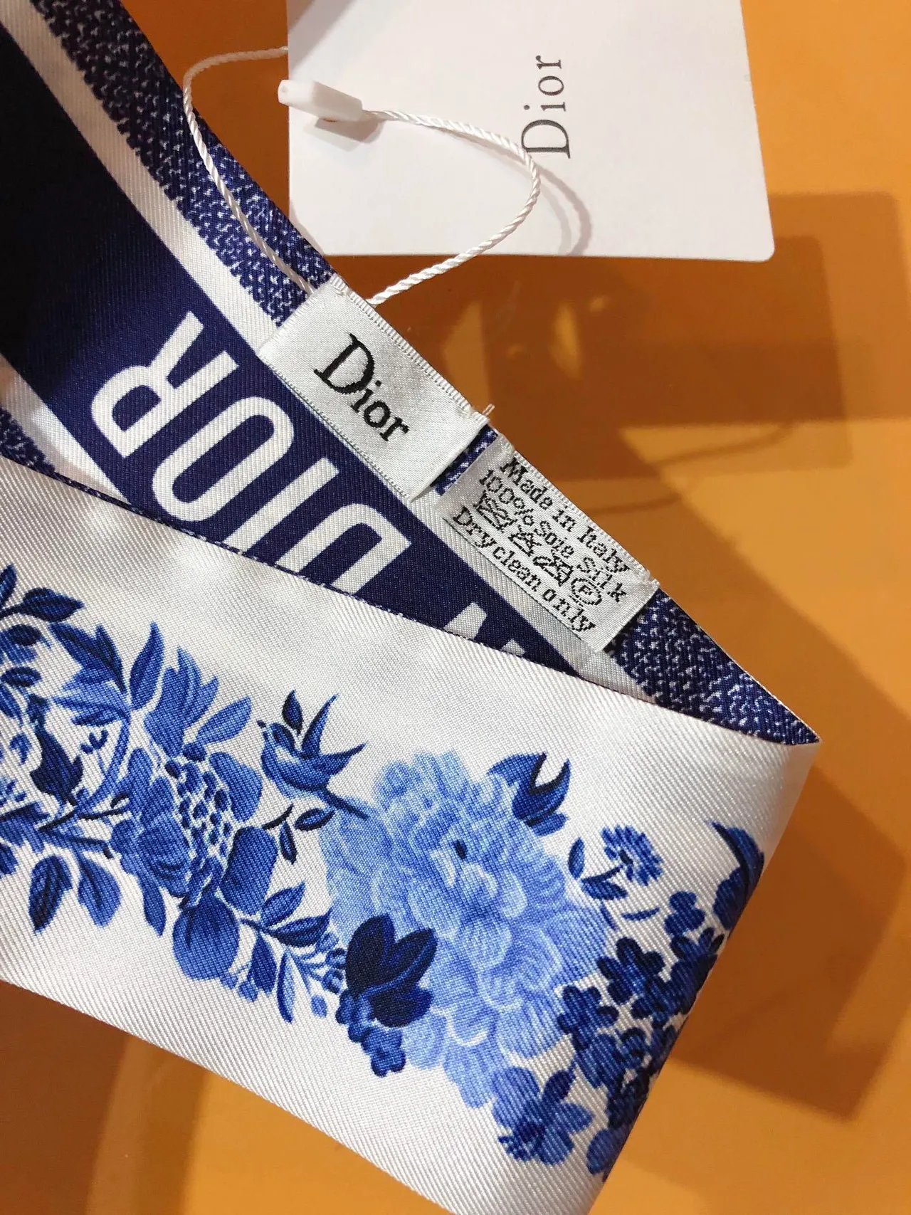 Dior Oblique Logo e lenço de seda com estampado floral azul 9