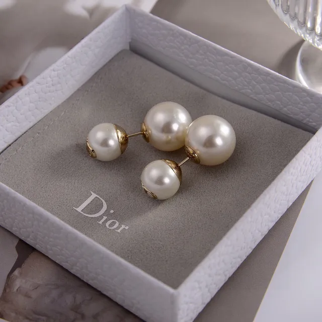 Dior Pearl Double-Sided Stud Earrings 2